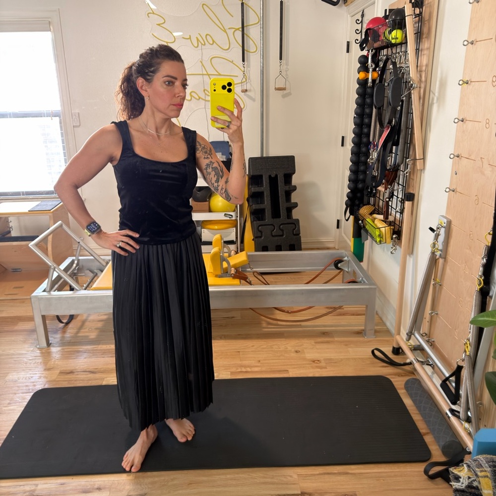 Lululemon Elegant Black Satin Elastic-Waist Knife-Pleated Skirt